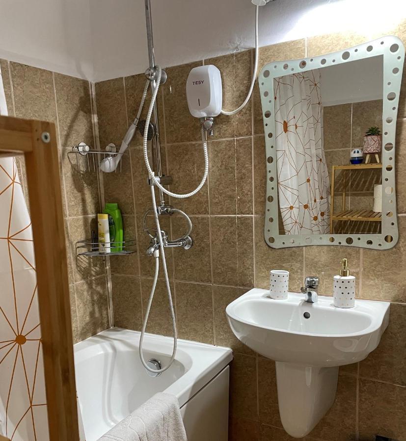 Cozy And Clean Apartment, Near National Arena Букурещ Екстериор снимка